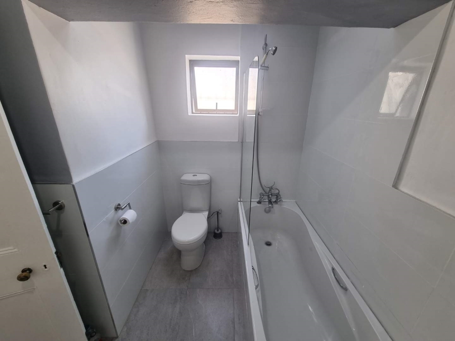 To Let 3 Bedroom Property for Rent in Wynberg Western Cape